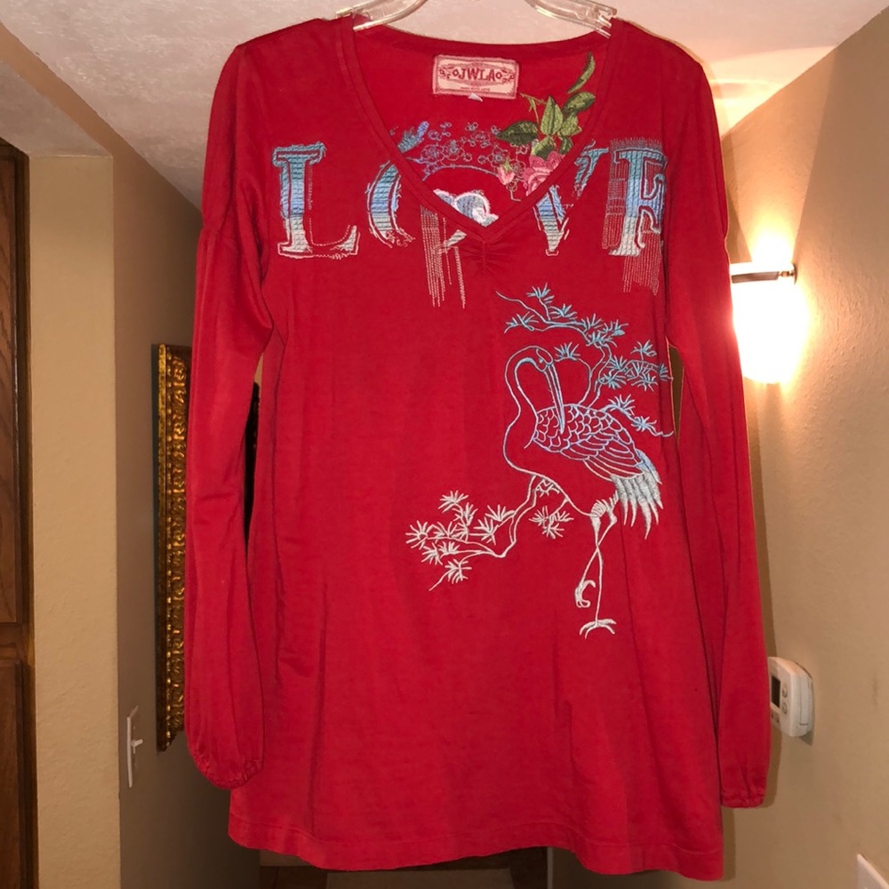 Great embroidered LOVE top